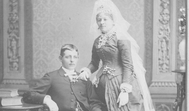 3 Clues to Identify the Ancestors in Old Wedding Photos
