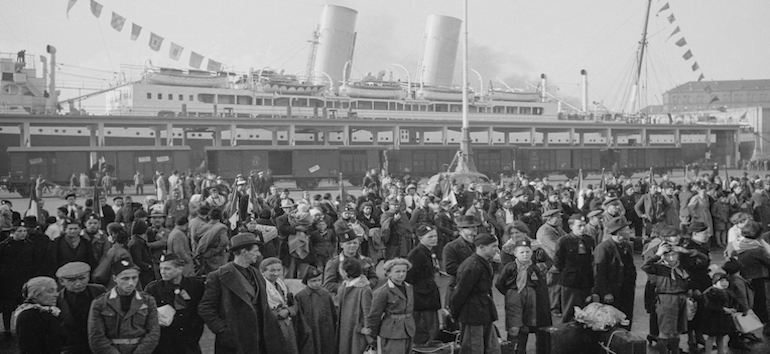 ellis island immigrants ship