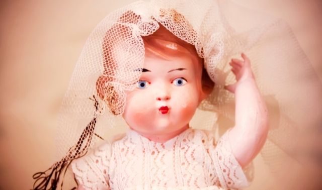 https://familytreemagazine.com/wp-content/uploads/2021/09/how-to-protect-old-dolls.jpg